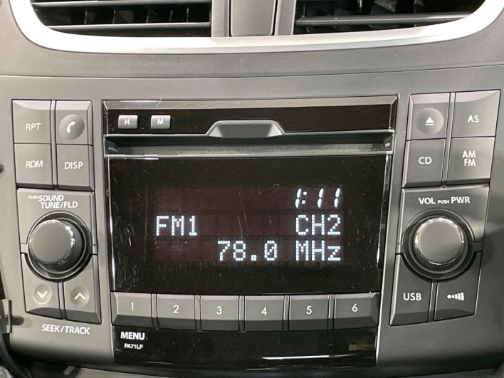 2013 Suzuki Swift DBA-ZC72S (UW-6a28d6c494c57)[25]