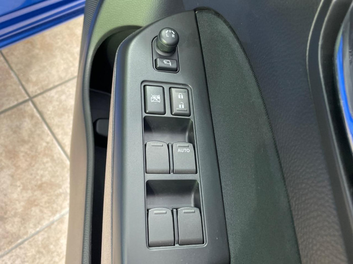 2013 Suzuki Swift DBA-ZC72S (UW-6a28d6c494c57)[7]