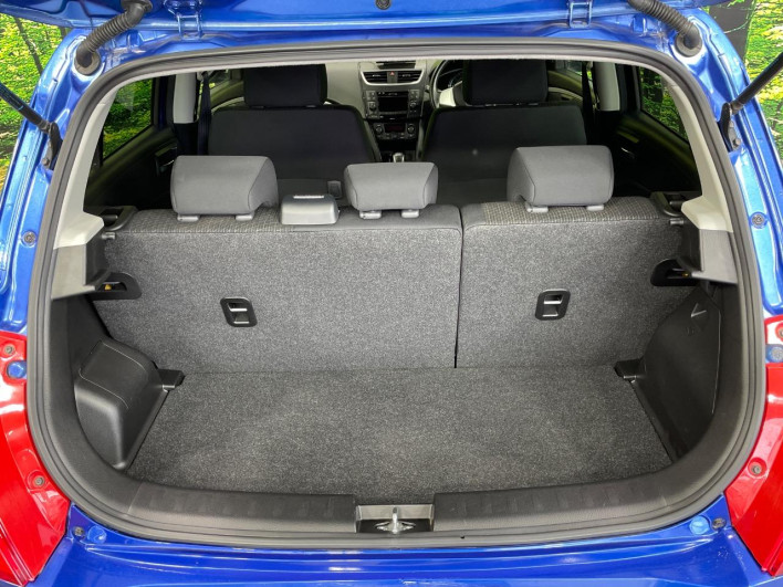 2013 Suzuki Swift DBA-ZC72S (UW-6a28d6c494c57)[19]