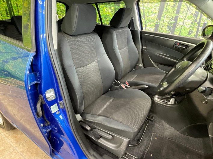 2013 Suzuki Swift DBA-ZC72S (UW-6a28d6c494c57)[9]