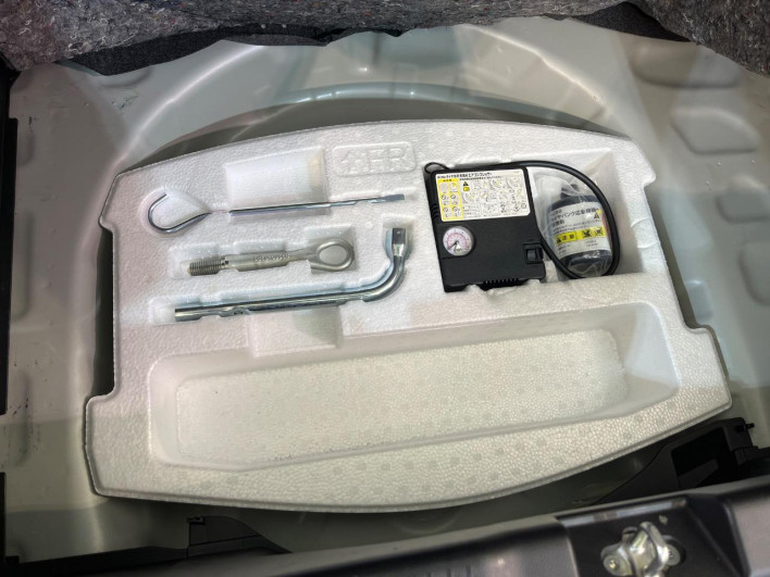 2019 Suzuki Swift DBA-ZC83S (UW-6a28d6c560717)[27]