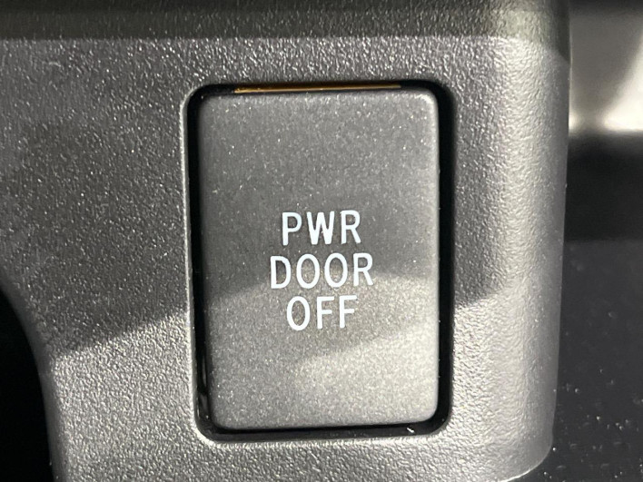 2012 Toyota Voxy DBA-ZRR70W (UW-6a28d6ca52988)[17]