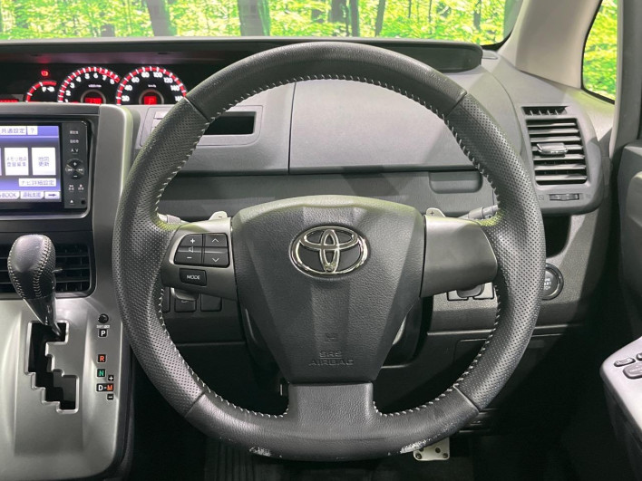 2012 Toyota Voxy DBA-ZRR70W (UW-6a28d6ca52988)[15]