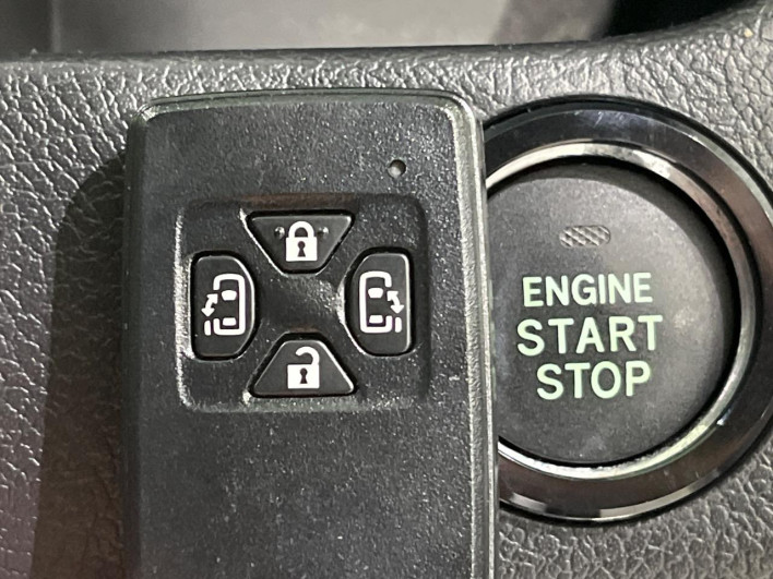 2012 Toyota Voxy DBA-ZRR70W (UW-6a28d6ca52988)[16]