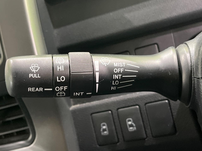 2012 Toyota Voxy DBA-ZRR70W (UW-6a28d6ca52988)[20]