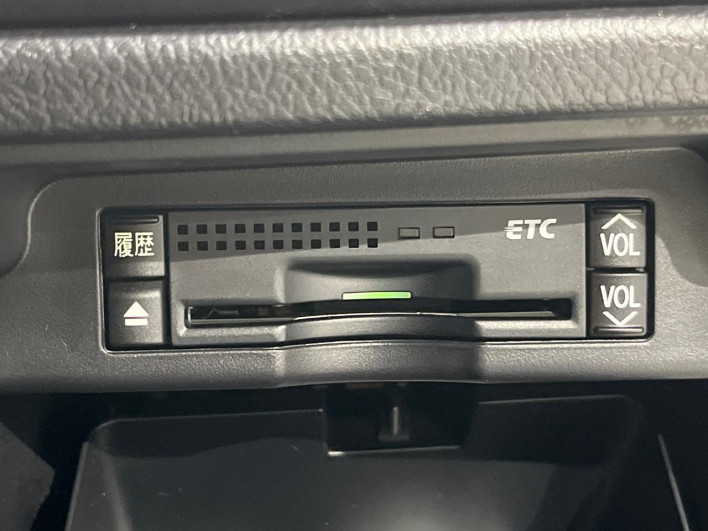 2012 Toyota Voxy DBA-ZRR70W (UW-6a28d6ca52988)[18]