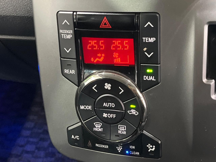 2012 Toyota Voxy DBA-ZRR70W (UW-6a28d6ca52988)[29]