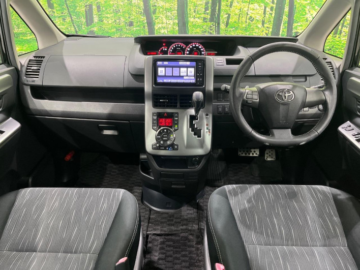 2012 Toyota Voxy DBA-ZRR70W (UW-6a28d6ca52988)[14]