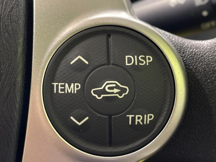 2014 Toyota Prius DAA-ZVW30 (UW-6a28d6e271d1f)[26]