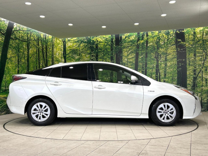 2017 Toyota Prius DAA-ZVW50 (UW-6a28d6e46ddef)[10]