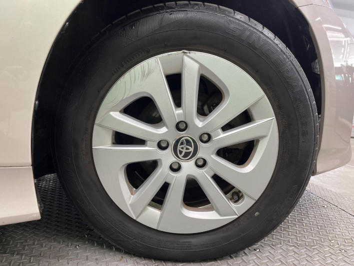 2016 Toyota Prius DAA-ZVW55 (UW-6a28d6e9b594a)[13]