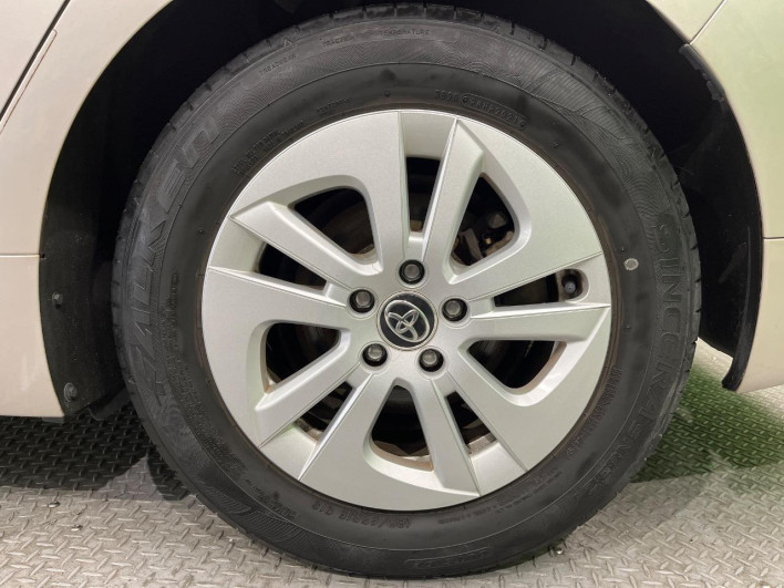 2016 Toyota Prius DAA-ZVW55 (UW-6a28d6e9b594a)[10]
