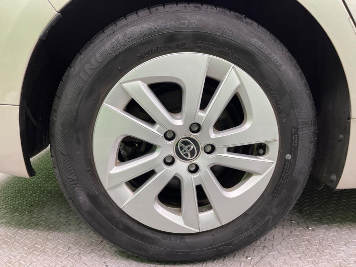 2016 Toyota Prius DAA-ZVW55 (UW-6a28d6e9b594a)[12]