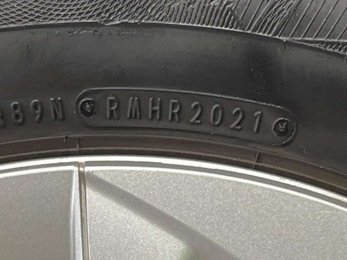 2016 Toyota Prius DAA-ZVW55 (UW-6a28d6e9b594a)[11]