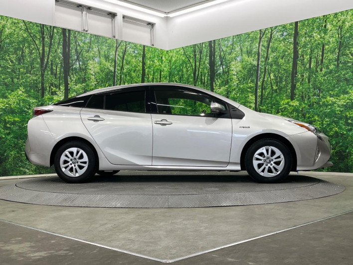 2016 Toyota Prius DAA-ZVW55 (UW-6a28d6e9b594a)[22]
