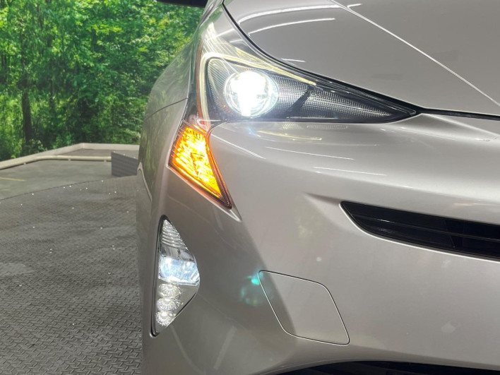 2016 Toyota Prius DAA-ZVW55 (UW-6a28d6e9b594a)[17]