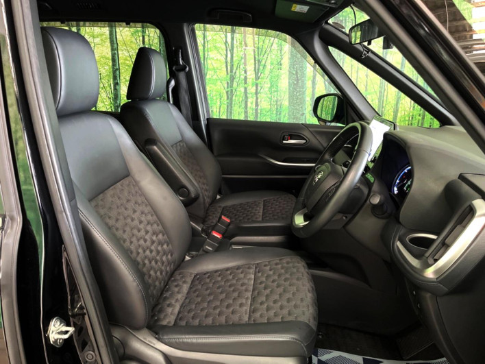 2022 Toyota Voxy 6AA-ZWR90W (UW-6a28d6f26d175)[21]