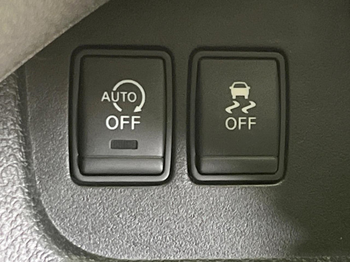 2012 Nissan Serena DBA-FNC26 (UW-6a2a26515c899)[19]