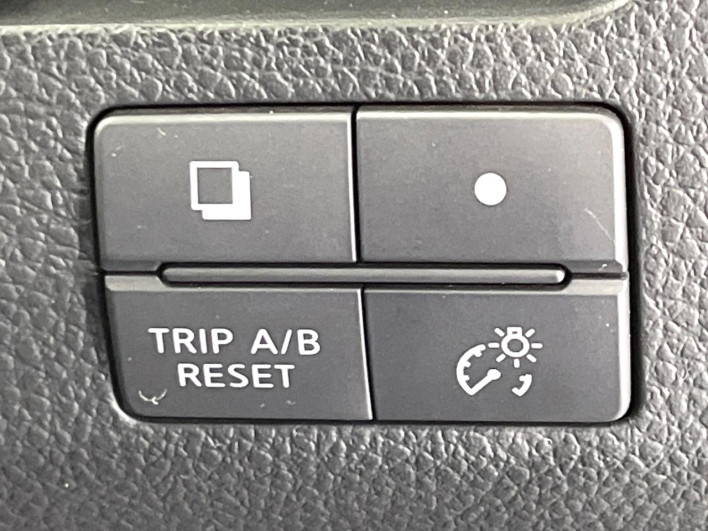 2012 Nissan Serena DBA-FNC26 (UW-6a2a26515c899)[15]