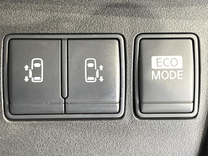 2012 Nissan Serena DBA-FNC26 (UW-6a2a26515c899)[16]
