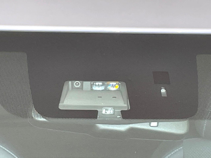 2021 Mitsubishi Eclipse Cross PHEV 5LA-GL3W (UW-6a2a266532808)[4]
