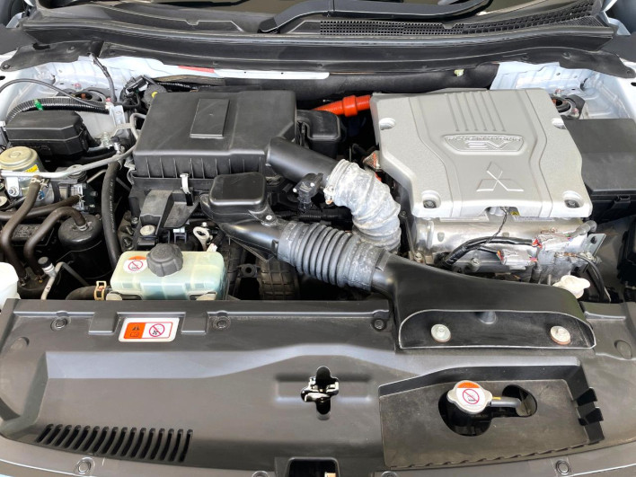 2021 Mitsubishi Eclipse Cross PHEV 5LA-GL3W (UW-6a2a266532808)[5]