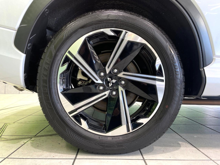 2021 Mitsubishi Eclipse Cross PHEV 5LA-GL3W (UW-6a2a266532808)[24]