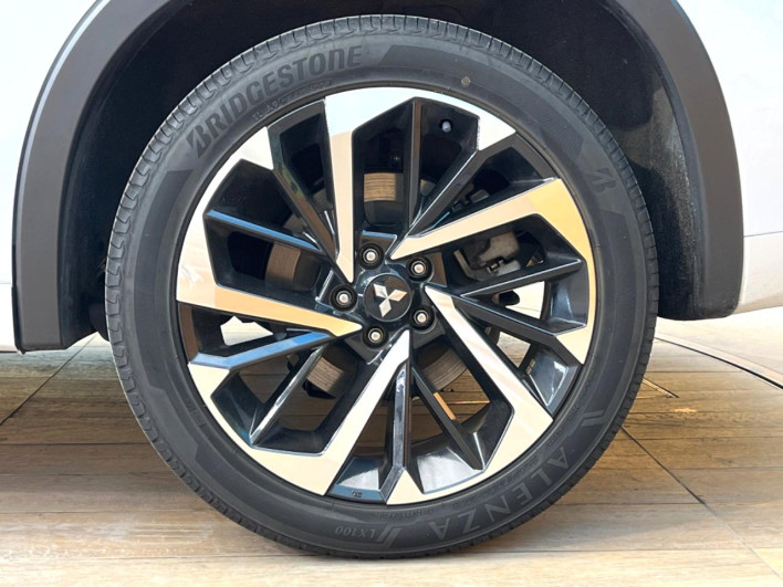 2022 Mitsubishi OUTLANDER PHEV 5LA-GN0W (UW-6a2a2665b040d)[25]