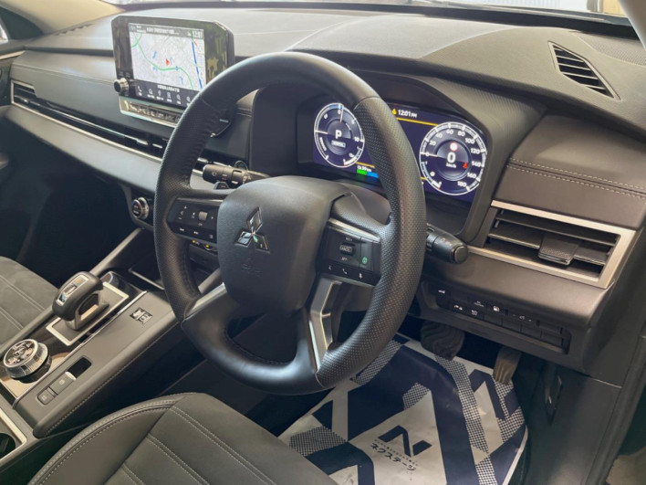 2022 Mitsubishi OUTLANDER PHEV 5LA-GN0W (UW-6a2a266640d95)[20]