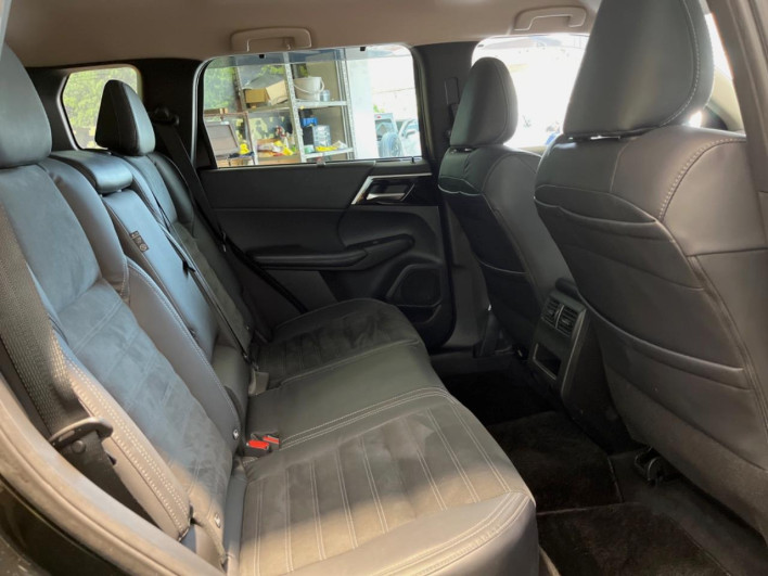 2022 Mitsubishi OUTLANDER PHEV 5LA-GN0W (UW-6a2a266640d95)[24]