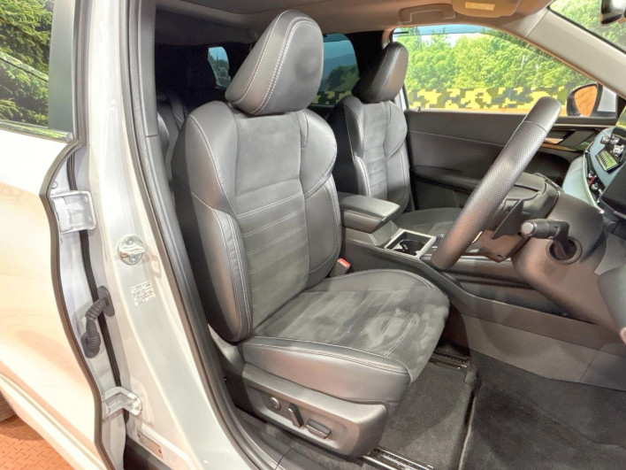 2023 Mitsubishi OUTLANDER PHEV 5LA-GN0W (UW-6a2a266667f73)[22]