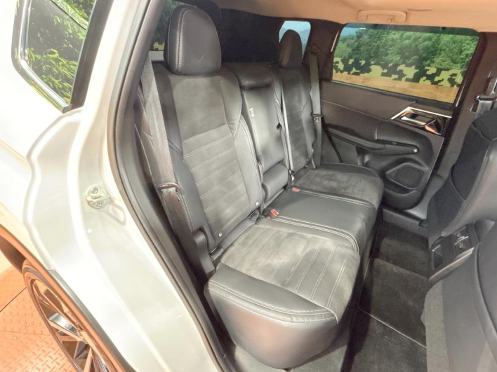 2023 Mitsubishi OUTLANDER PHEV 5LA-GN0W (UW-6a2a266667f73)[24]