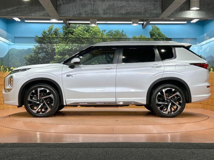 2023 Mitsubishi OUTLANDER PHEV 5LA-GN0W (UW-6a2a266667f73)[15]