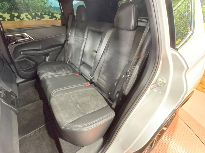 2023 Mitsubishi OUTLANDER PHEV 5LA-GN0W (UW-6a2a266667f73)[27]