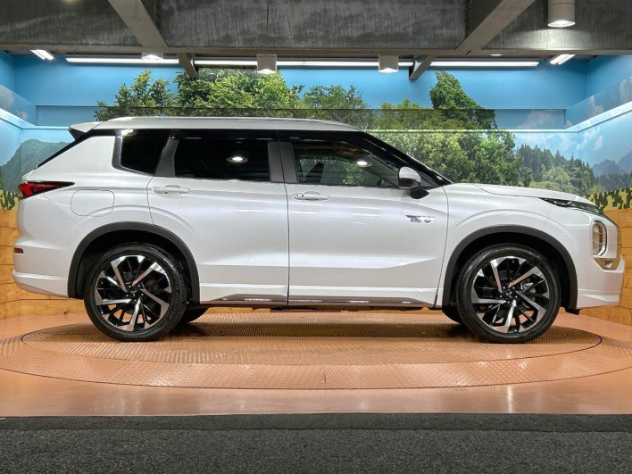 2023 Mitsubishi OUTLANDER PHEV 5LA-GN0W (UW-6a2a266667f73)[18]