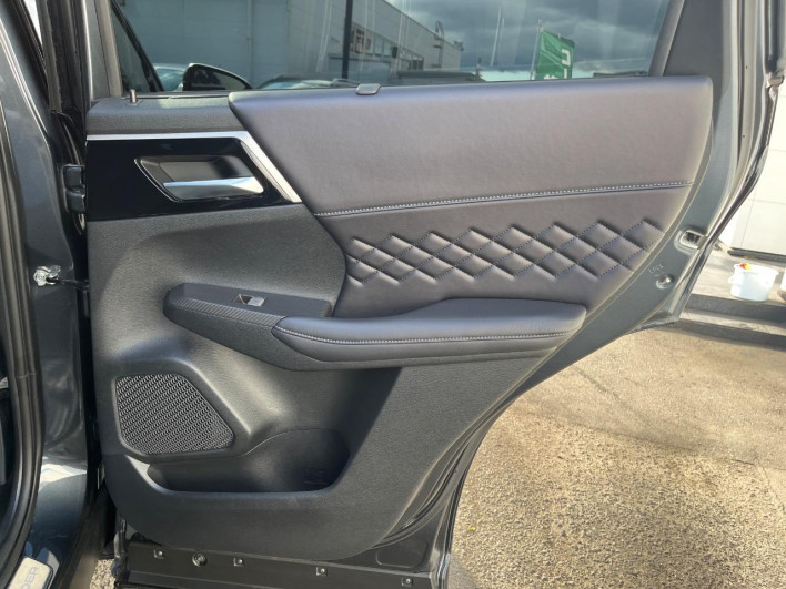 2024 Mitsubishi OUTLANDER PHEV 5LA-GN0W (UW-6a2a26681870c)[22]