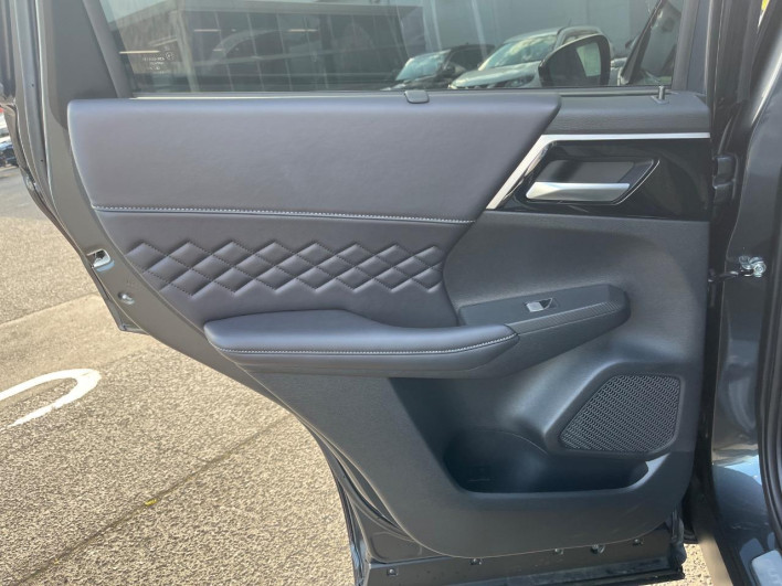 2024 Mitsubishi OUTLANDER PHEV 5LA-GN0W (UW-6a2a26681870c)[19]