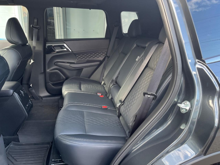 2024 Mitsubishi OUTLANDER PHEV 5LA-GN0W (UW-6a2a26681870c)[17]