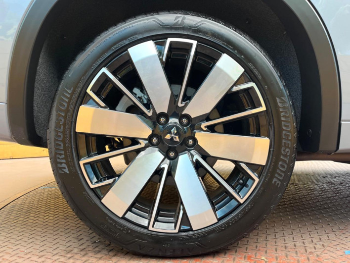 2024 Mitsubishi OUTLANDER PHEV 5LA-GN0W (UW-6a2a2668297e3)[7]