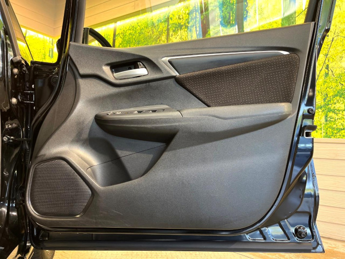 2015 Honda Fit Hybrid DAA-GP5 (UW-6a2a266baa014)[28]