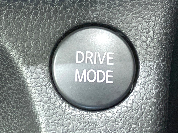 2016 Nissan Note DAA-HE12 (UW-6a2a267bdef56)[24]