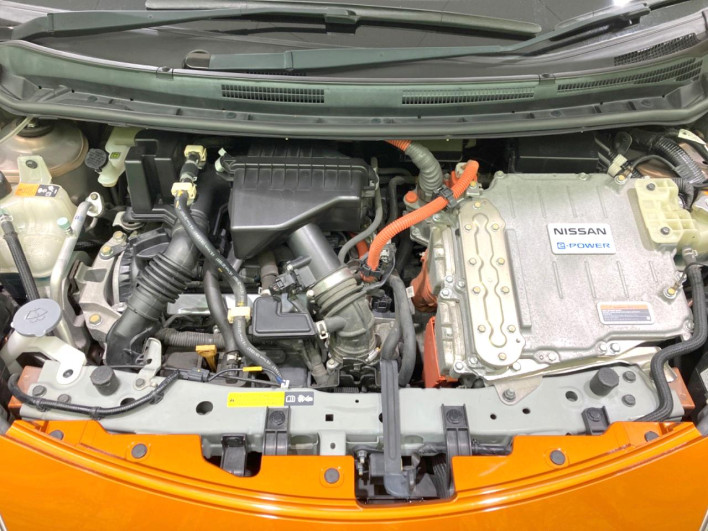2016 Nissan Note DAA-HE12 (UW-6a2a267bdef56)[4]