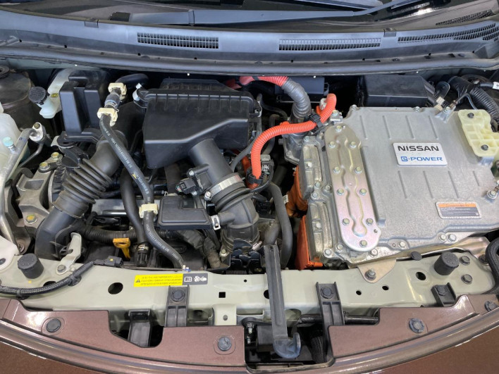 2017 Nissan Note DAA-HE12 (UW-6a2a267be4f24)[4]
