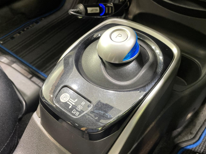 2017 Nissan Note DAA-HE12 (UW-6a2a267be4f24)[23]