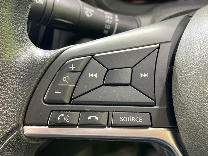 2017 Nissan Note DAA-HE12 (UW-6a2a267be4f24)[18]