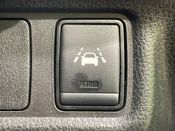 2017 Nissan Note DAA-HE12 (UW-6a2a267be4f24)[16]