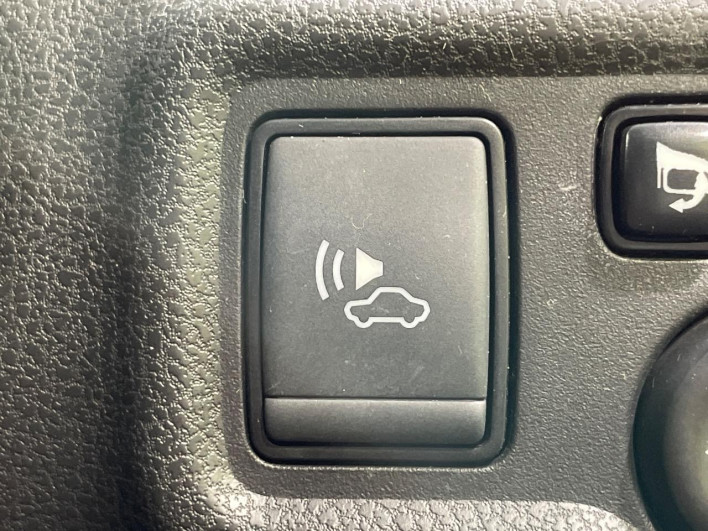 2017 Nissan Note DAA-HE12 (UW-6a2a267be4f24)[14]