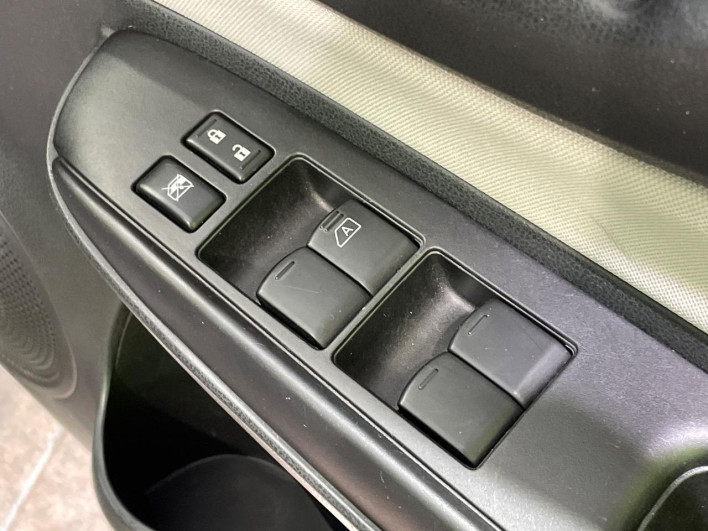 2017 Nissan Note DAA-HE12 (UW-6a2a267be4f24)[12]