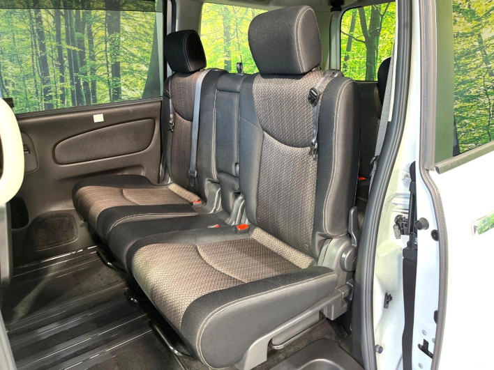 2015 Nissan Serena DAA-HFC26 (UW-6a2a2684d6a77)[25]