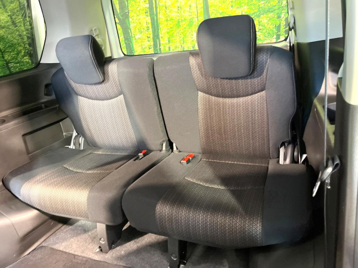 2015 Nissan Serena DAA-HFC26 (UW-6a2a2684d6a77)[27]